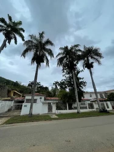 Roxanac Casa En Venta A Remodelar En La Urbanizacion Guaparo Valencia Carabobo