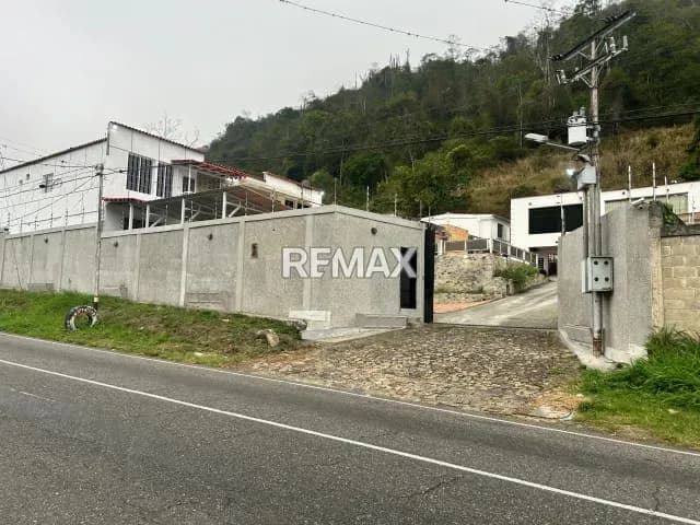 En Venta townhouse Resd María José el cucharito