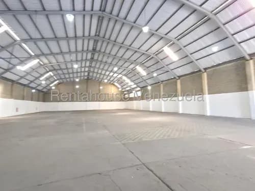 Excelente Galpon De 1650m2 En Alquiler En Zona Industrial 3 Hector Piña 26-14815