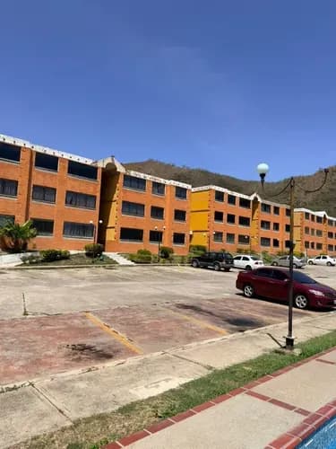Apartamento En Colinas De San Diego Cercano A La Ujap Pl