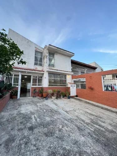 Casa Quinta En Venta En La Urbanización Las Esmeralda. Excelente Ubicación (solo Clientes) 326807