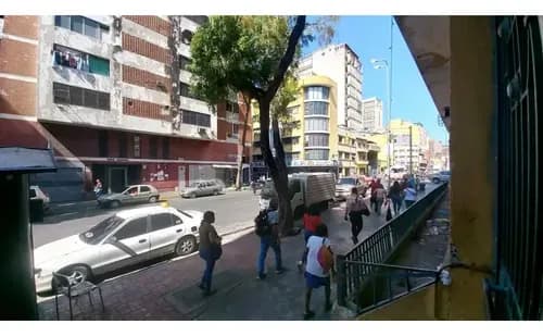 Se Alquila Local Comercial 70m2 Av. Lecuna 4314