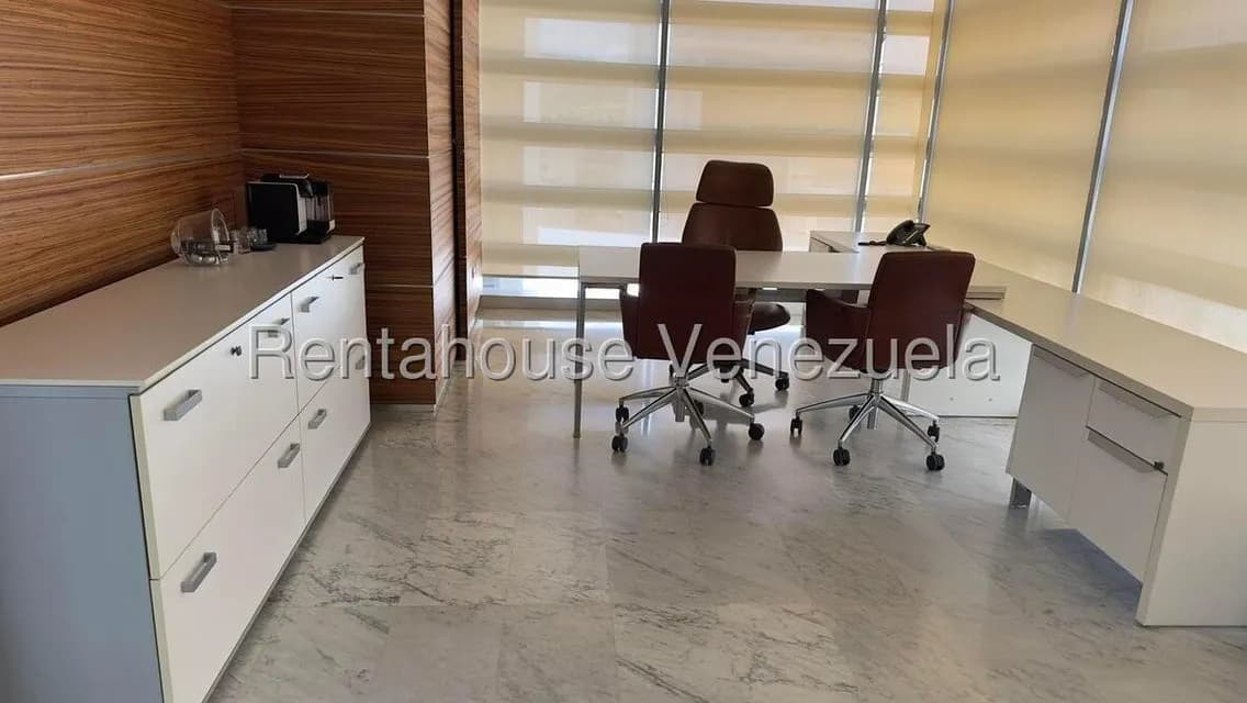 Comercial (Local Comercial) en Alquiler en Los Dos Caminos, Distrito Metropolitano