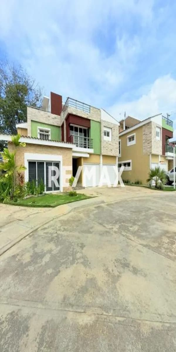 VENTA CASA EN UIRBANIZACION DIVIDIVI AV-INTERCOMUNAL