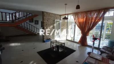 Venta Casa de dos Niveles, Avenida Universidad San Luis , Cumaná, Estado Sucre