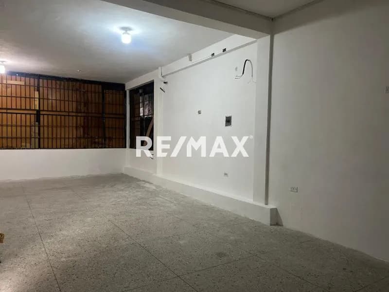 Local Comercial N° 19 en Alquiler Avenida Andrés Bello entre Carrera 21 y 22 Zona Centro - Barquisimeto