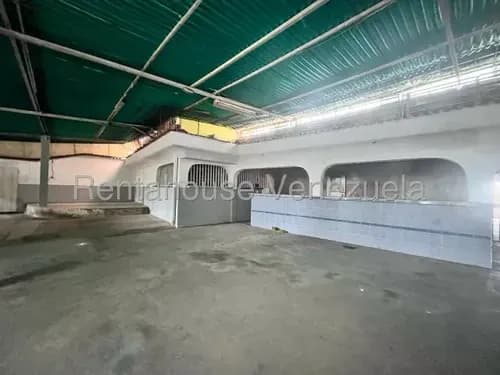 Daniela Linarez Vende Excelente Local Comercial Con Área Social, Barra, Habitaciones Con Salas De Baño Y Cocina, Ideal Para Club Social O Restaurante En Zona Oeste De Barquisimeto