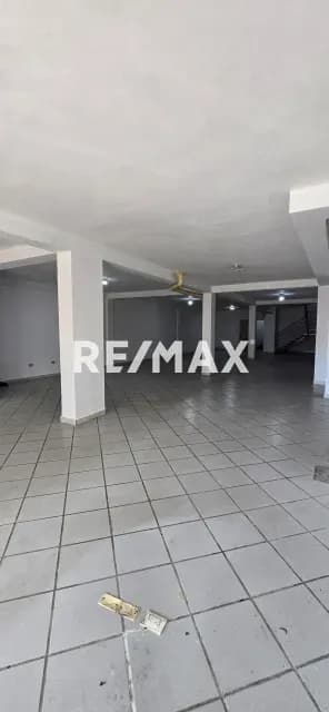 En Alquiler Local en Plena Avenida Universidad 300m2