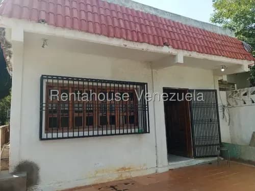 #26-17962. Casa De 2 Niveles En Urbanización Tranquila, Ideal Para Remodelar Y Personalizar A Tu Gusto. Excelente Ubicación Y Gran Potencial Para Ampliar O Renovar.. L.g