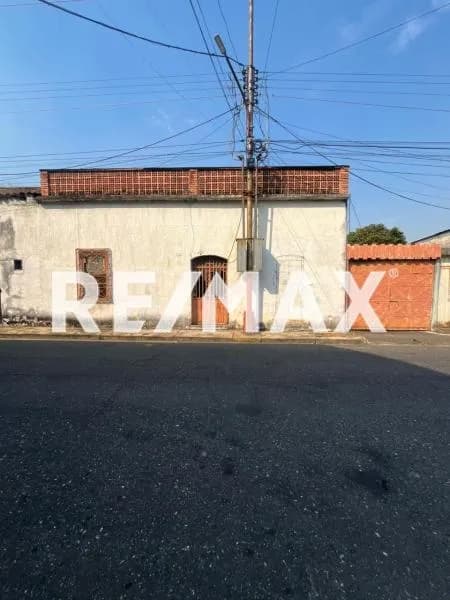 Terreno con bienhechurias en venta. Acarigua avenida 36 entre calle 23 y 24 . Acarigua portuguesa.