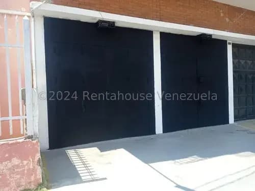 Daniela Linarez Alquila Cómodo Y Amplio Local Comercial De 103 Mtrs2 Con 2 Santamaría, Bóvedas, Área De Oficina O Almacenamiento, Mezzanina, En El Centro De Barquisimeto