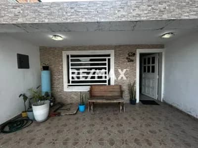 Casa en Venta Calle 61 con Avenida Fuerzas Armadas Zona Oeste -Barquisimeto