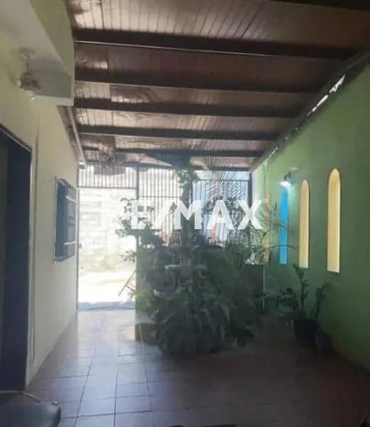 EN VENTA CASA UBICADA EN LA CALLE PRINCIPAL DE LA RUEZGA SUR, SECTOR 5, BARQUISIMETO.