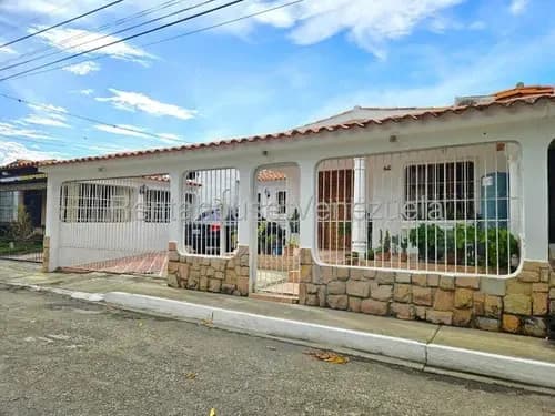 Daniela Linarez Vende Esplendida Quinta Conservada E Impecable Con 5 Habitaciones, 3 Baños, Amplio Anexo, Tanque Subterráneo, Linda Cocina, Valle Hondo Cabudare