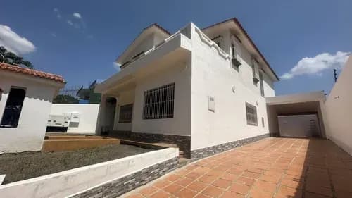 Casa En Venta 4 Avenida De Prebo. Valencia, Carabobo Si Buscas Amplitud, Seguridad Y Servicios Garantizados, Esta Es La Inversión Inteligente. Rg