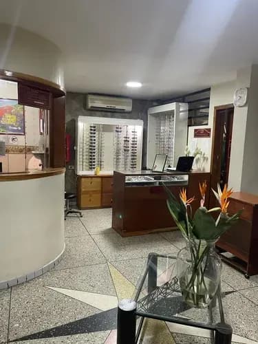 Sky Group Elegance Vende Clinica En Valencia