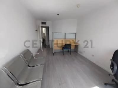 Oficina semi-amoblada en Alquiler en El Rosal