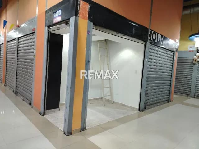 LOCAL EN C.C. GRAN BAZAR MARACAY
