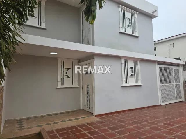 CASA EN VENTA VILLA CLUB HIPICO