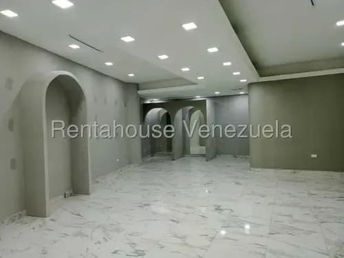 En Alquiler Comoda Local Con Baño, Sus Espacios Estan Bien Estructurados Ideal Para Un Spa O Consultorio Odontologico, Excelente Ubicacion, Acceso Rapido Al Estacionamiento, Facil Acceso A Autopista