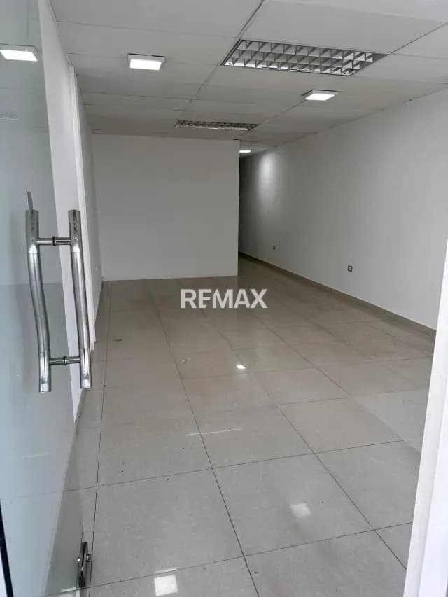 ALQUILO LOCAL COMERCIAL MILENIUM PISO 1