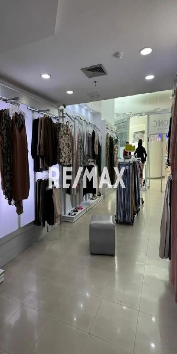 ALQUILER Local comercial en el Centro comercial Metrópolis San Diego