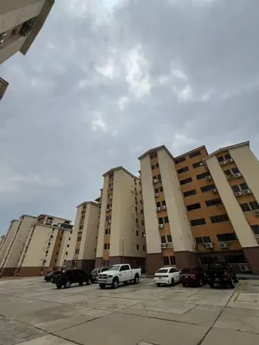 Apartamento En Res San Francisco San Diego 83 M2 3 Habitaciones Amplia Sala-comedor Cocina Moderna Con Tope De Cuarzo 2 Baños Totalmente Remodelados Gavip