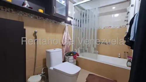 # 25-19363 Venta Casa Comercial En Venta Con Espacios Versátiles En Plena Carrera 19 De Barquisimeto, Lara Aa |=