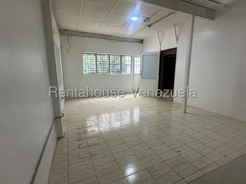 Comercial (Local Comercial) en Alquiler en Parroquia Santa Teresa, Distrito Metropolitano