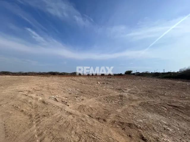 10.000m2 de terreno ubicado en la Puerta Maraven. Ideal para desarrollo habitacional..