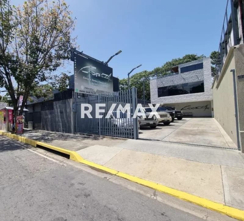 Alquiler Local con venta de Fondo Comercio Av. Rojas Queipo a pie de Calle