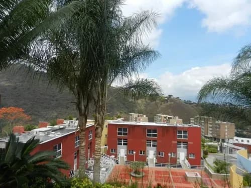Townhouse En Venta Los Naranjos Mls# 23-9552 Gn