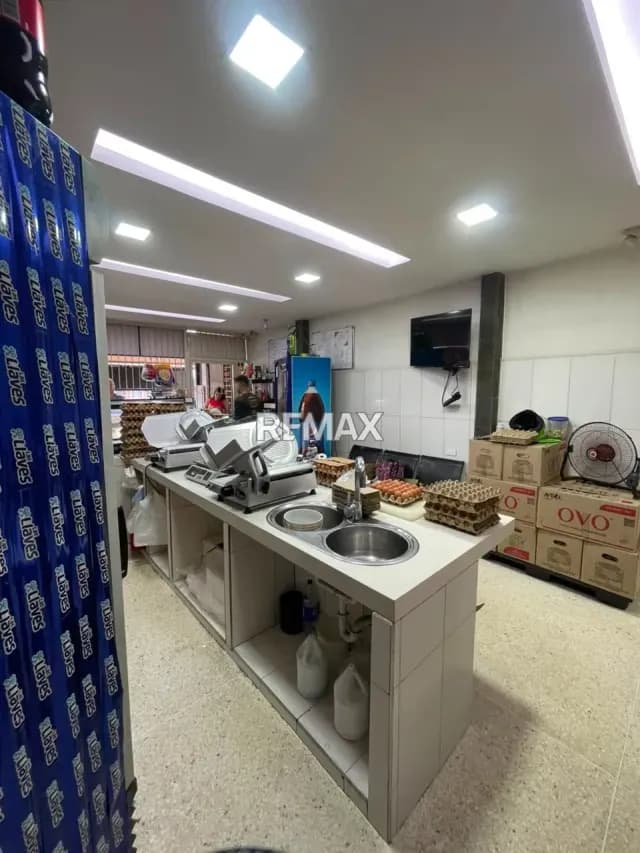 vendo local comercial Av Aranzazu TOTALMENTE OPERATIVO