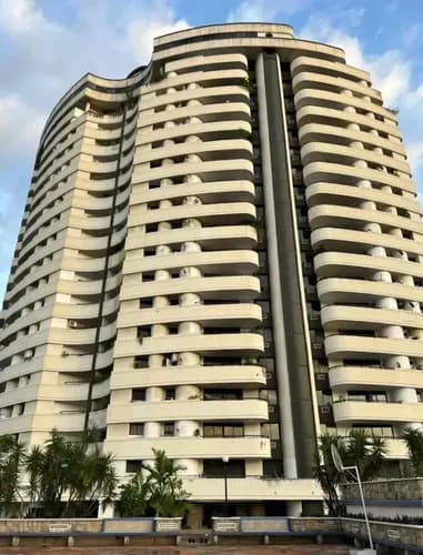 Alquiler Apartamento 250m Urb. El Bosque Con Planta 100%