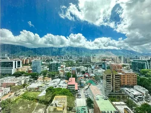 Las Mercedes. Vendo Oficina 65m2, Obra Gris Y Con Vista Al Avila