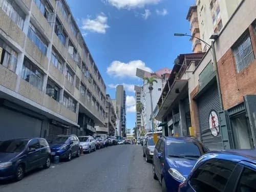 Centro De Caracas !! Fabuloso Edificio Para Uso Industrial, Comercial, Corporativo Y Almacenamiento, 2.475 M2 Const., 8 Pisos, Ascensor De Carga, Múltiples Espacios De Trabajo. Excelente Ubicación !!