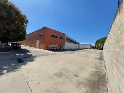 Excelente Galpón Industrial En Alquiler Con 10000 Metros, Muelles De Carga Para Gandolas Planta Eléctrica Total Pozo De Agua, Manufactura, Almacenamiento O Producción Industrial Nela 26-450