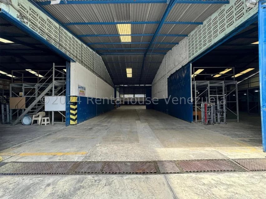 Comercial (Galpon - Deposito) en Venta en Lomas de Urquia, Miranda