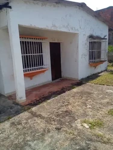 Venta (cliente Directo). Casa De 250 Mts2 De Techo Abesto. Terreno 900 Mts2. Tiene: 3 Habitaciones + 1 Baño + 3 P/estacionamientos. Pueblo Mamporal Via Rio Chico. Milthonhouse53