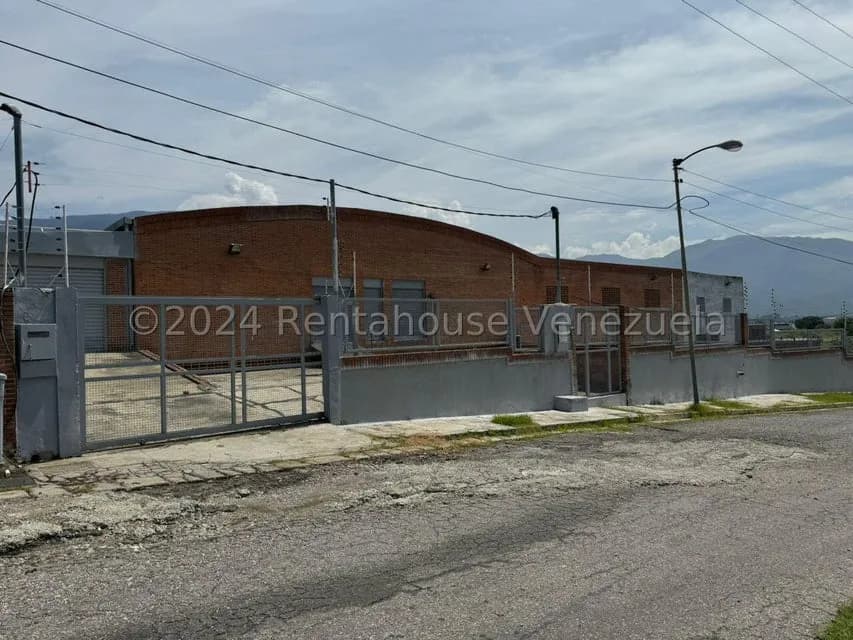 Comercial (Galpon - Deposito) en Venta en Guatire, Miranda