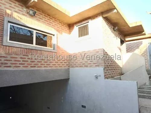 Teresita Luigi Vende Casa Ubicada En Valencia, Barbula, Estilo De Vida Vanguardista Diseño Minimalista Con Confort De Alto Nivel. 26-12058 Abril13