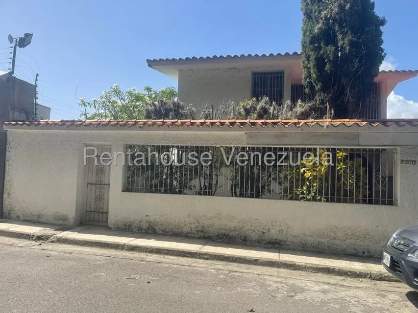 Casa (Multipes Niveles) en Venta en Prados del Este, Distrito Metropolitano