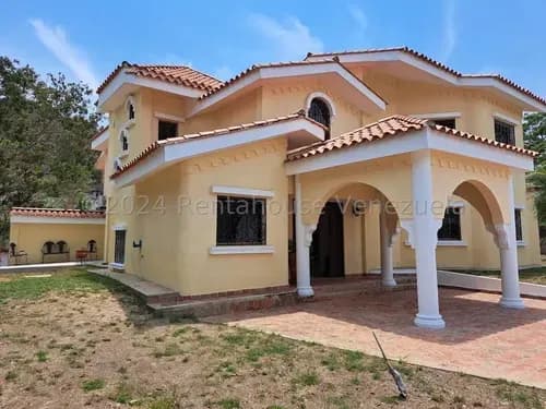 Teresita Luigi Vende Casa En Altos De Guataparo, Valencia. Exclusividad Y Confort En Un Mismo Lugar. Tl 25-16262