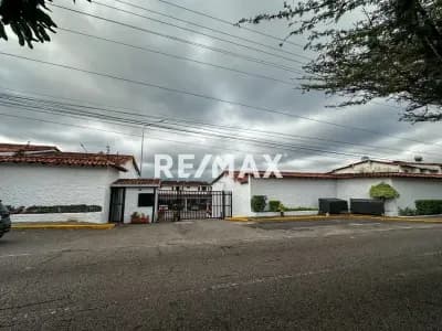 Se Vende Casa en la Urbanización Santísimo Salvador en la Av Ferrero Tamayo