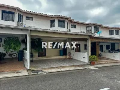 Se Vende Casa en la Urbanización Santísimo Salvador en la Av Ferrero Tamayo