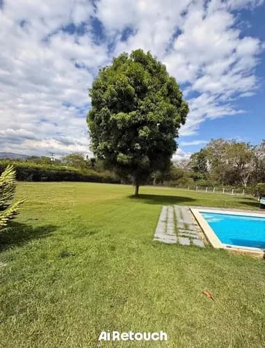 Ofrece Hermosa Casa En Venta En El Safari Carabobo 3240mtrs2 De Terreno 250mtrs2 En Construcción 3 Habitaciones 3 Baños Uno De Ellos Con Vestier Cocina Empotrada En Granito Amplio Corredor Área D
