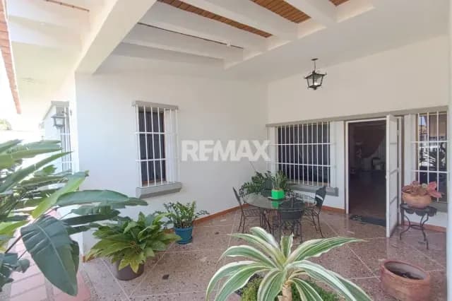 Tu Oasis Privado en el Corazón de la Ciudad, Urbanización La Villa