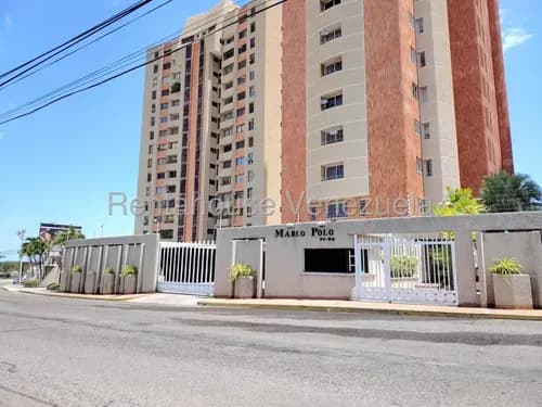 #26-16297. Este Apartamento Es Una Verdadera Joya Que Desafia Las Reglas Del Mercado, Ofrece La Amplitud Y Privacidad De Una Casa De Dos Niveles Con La Inversion Inteligente. L.g