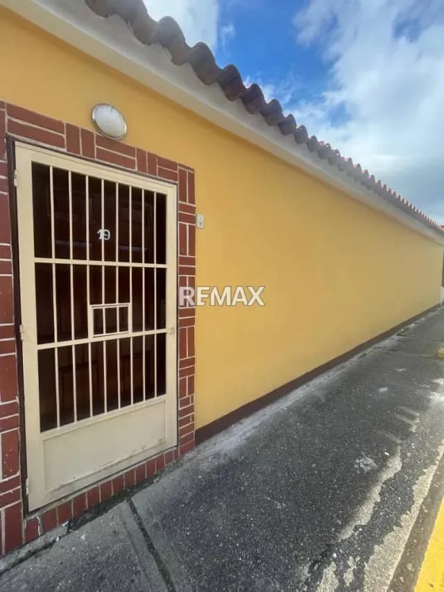 ALQUILER DE CASA, URB. LOS CARDONES ESTE DE BARQUISIMETO.