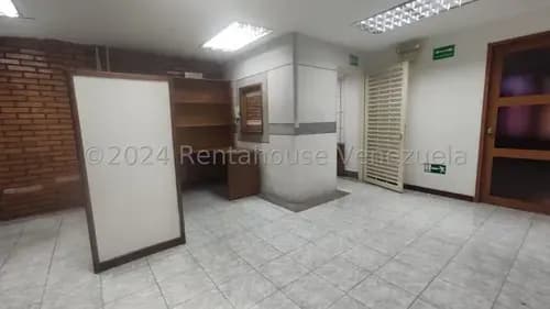 Local Comercial De 153m2 En El Centro: 4 Oficinas, Sistemas De Seguridad Y Ubicación De Alta Visibilidad @eloisabermudez.rah